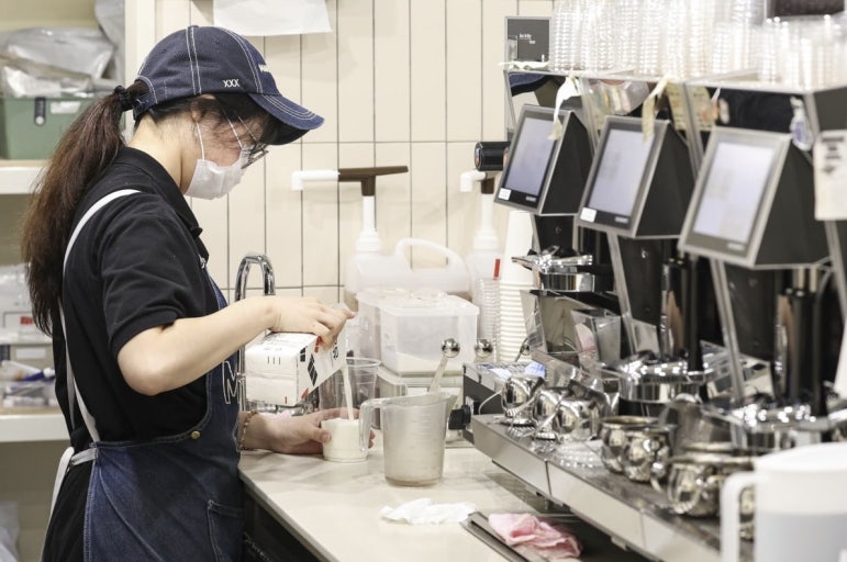 Du học sinh còn phải biết cách cân bằng giữa việc đi học và đi làm thêm 