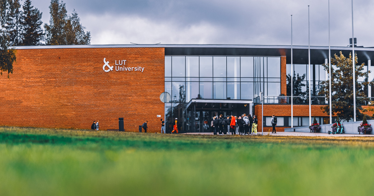 Chiếm vị trí thứ 3 trong danh sách là LUT University với chương trình học đa dạng, thực tiễn