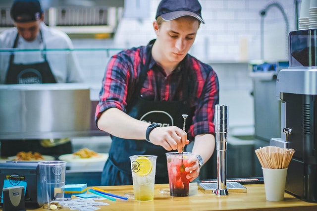 Barista, phục vụ quán ăn... là việc làm thêm khá phổ biến ở Úc dành cho du học sinh